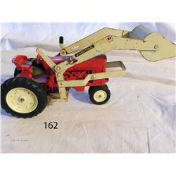 Tractor - International Tractor/Loader