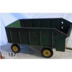 Wagon - John Deere Feeder Wagon ( Needs Repaired)