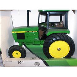 Ertl   - JD 2755 Utility Tractor                          #559