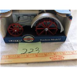 Ertl   - Fordson Model 7 /Steel        8"                 #872