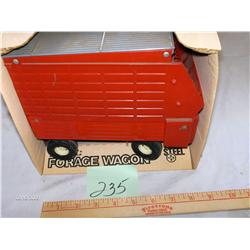 Ertl   - Forage Wagon                       8"                  #442