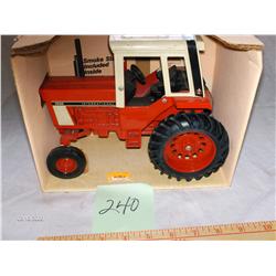 Ertl   - International 1586 w/Cab                           #463