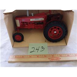 Ertl   - Farmall 350 Tractor    8"                            #418
