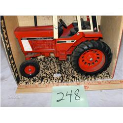 Ertl   - Interational 1086 w/cab  9"                         #462