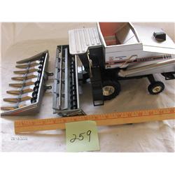 Ertl   - Deutz-Allis R-62 Gleaner 14" Edison Collector 1994 