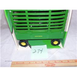 Ertl   - John Deere Bale Throw Rack Wagon        #552