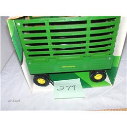 Ertl   - John Deere Bale Throw Rack Wagon        #552