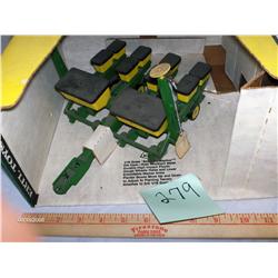 Ertl   - John Deere 4 Roe Corn Planter 7"             #595