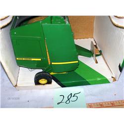 Ertl   - John Deere Round Baler  9"                        #592