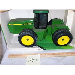 Ertl   - JD 4WD 8560                      16"             #5595