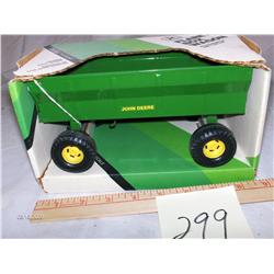 Ertl   - JD Flare Box Wagon    8"                        #529