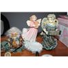 Image 3 : Decorative figures, 17" balloons (white), fragrance oil, misc items