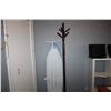Image 3 : 6' wood coat hanger, ironing board