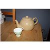Image 4 : Teapot and teacup