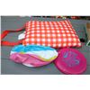 Image 3 : Zip up picnic blanket,inflatable ball and frisbee