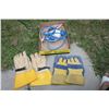 Image 1 : Work gloves and extension cords