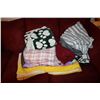 Image 1 : Various throw blankets