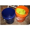 Image 2 : 2 Wash buckets with grit guard, 2 wash mitts, microfiber towels