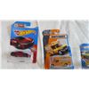 Image 2 : Assorted Hot Wheels and Matchbox cars