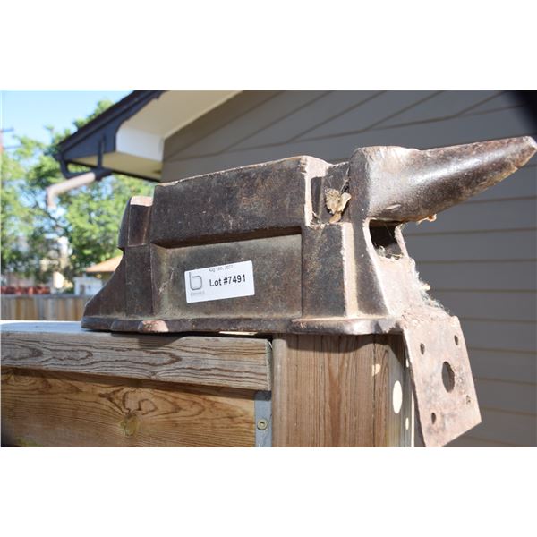 Anvil (vise?)