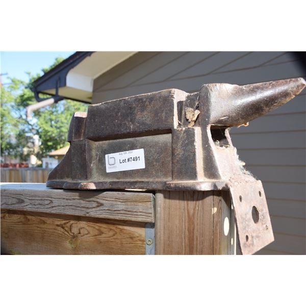 Anvil (vise?)