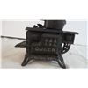 Image 2 : Queen Miniature Cast iron stove