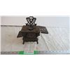 Image 1 : Crescent Miniature Cast iron stove