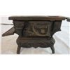 Image 2 : Crescent Miniature Cast iron stove