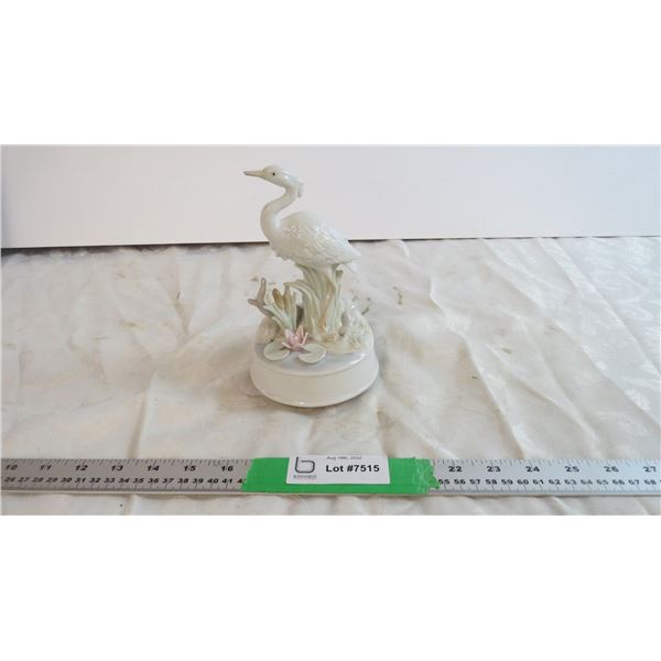 1986 Arnart Swan figurine musical box