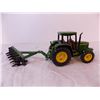 Image 4 : (2) Diecast John Deere Tractors w/ (2) Accessories 1:43