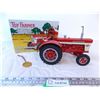 Image 1 : Toy Farmer Diecast International 660 Tractor 1/16 Scale