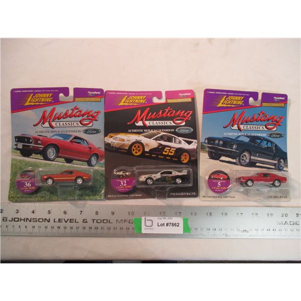 (3) Johnny Lightning 1:64