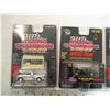 Image 2 : (4) Racing Champions cars 1:64