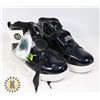 Image 1 : BOYS BLACK SHOE BEATS SIZE 3