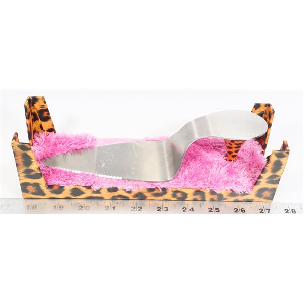 WILD EYE DESIGNS HIGH HEEL CAKE SERVER