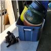 Image 1 : TOTE WITH CERAMIC PLANTERS WITH MAKEOUT FIGURE AND MORE