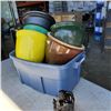 Image 2 : TOTE WITH CERAMIC PLANTERS WITH MAKEOUT FIGURE AND MORE