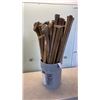 Image 1 : PAIL OF AXE HANDLES