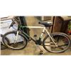 Image 1 : BLACK/WHITE TELLERIDE BIKE