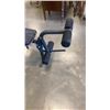 Image 2 : WEIGHT BENCH AND BAR