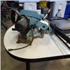 Image 2 : DELTA COMPOUND MITER SAW WITH HEAVY DUTY WORK TABLE AND 2 FOLDING CHAIRS