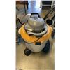 Image 1 : WET DRY SHOP VAC - WORKING