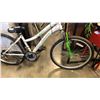 Image 2 : WHITE NAKAMURA BIKE