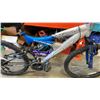 Image 2 : GREY/BLUE SUPERCYCLE BIKE