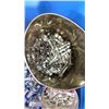 Image 3 : TOTE OF CONCRETE ANCHORS, LAG BOLTS, BOLTS