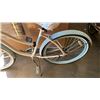 Image 2 : WHITE CRUISER BIKE