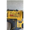 Image 8 : DEWALT 20VMAX CORDLESS TOOL SET - INCLUDES BRUSHLESS 1/4 INCH IMPACT GUN, 1/4 INCH IMPACT DRIVER, 1/