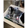 Image 2 : TRAY OF VINTAGE HATS AND ACCESSORIES