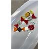 Image 8 : TRAY WITH ART GLASS CANDY, , 2 CLOCKS, TABLE CLOTHS