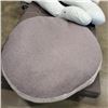 Image 2 : MIEZ BODY PILLOW AND CIRCULAR DOG BEG (NO SMELL)
